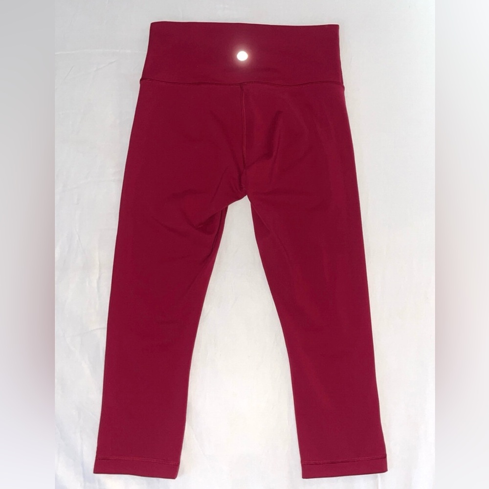 Lululemon Raspberry Capri Leggings - Size 8 - Picture 2 of 10